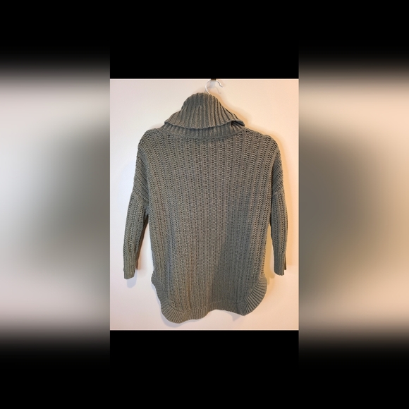 Express Turtleneck Sweater - Xtra Small - Picture 4 of 4